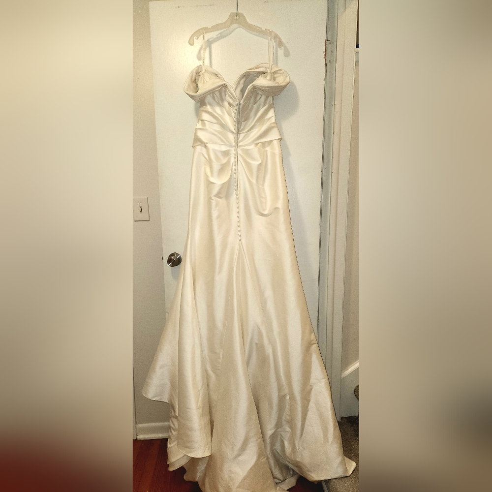 MAKE AN OFFER! Morilee Stacey Wedding Gown- Ivory, Size 12 - Picture 6 of 11
